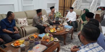 Awali Tugas, Kapolres Purwakarta Silaturahmi Ke Dr. KH Abun Bunyamin Di Pondok Pesantren Al-Muhajirin