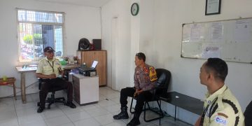 Kapolsek Cibatu Ngobrol Santai Bareng Security PT. CAR, Bahas Kamtibmas