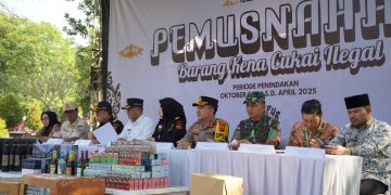 Kapolres Purwakarta Hadiri Pemusnahan Barang Kena Cukai Ilegal Bersama Bea Cukai Jawa Barat