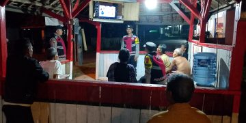 Siskamling Desa Cirangkong, Sinergitas Bhabinkamtibmas dan Warga Ciptakan Lingkungan Aman