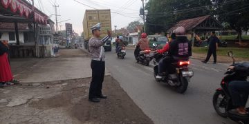 Wujudkan Tertib Berlalu Lintas, Kanit Lantas Polsek Cibatu Gatur Lalin