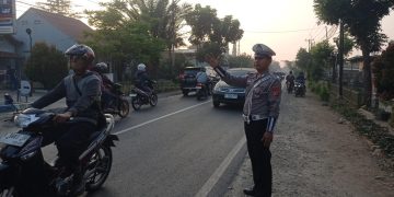 Pelayanan Prima Polri, Kanit Lantas Polsek Cibatu Laksanakan Gatur Lalin