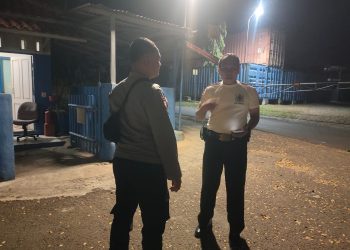 Lewat Patroli Malam, Polsek Plered Sampaikan Imbauan Kamtibmas Ke Masyarakat