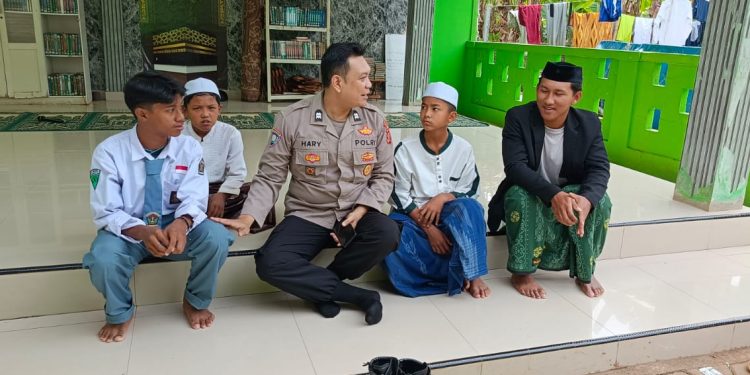 Melalui Kegiatan DDS Bhabinkamtibmas Desa Salamjaya Berikan Pesan Kamtibmas Pada Warga