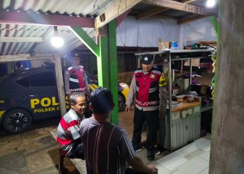 Tingkatkan Kewaspadaan, Bhabinkamtibmas Polsek Cibatu Aktif Sambang Warga