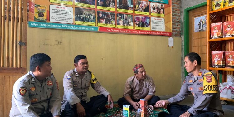 Kapolsek Cibatu Laksanakan Sambang ke UMKM di Desa Cipinang