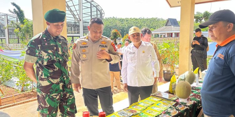 Wakili Kapolres Purwakarta, AKP Randy Freshtiadie Ikuti Coffee Morning dan Panen Raya Melon