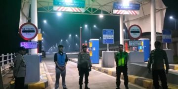 Patroli Dialogis Polsek Darangdan Jaga Keamanan Gerbang Tol Jelang Tahun Baru 2026