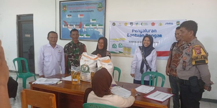 Polsek Plered Lakukan Monitoring Penyaluran Bantuan Sosial Di Masyarakat