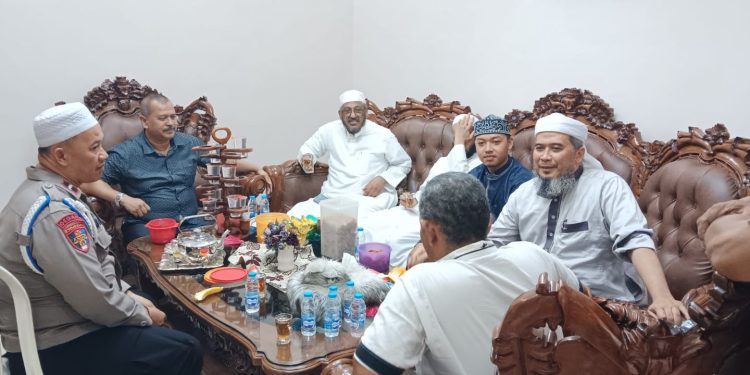 Aipda Endang Sugiharto Bhabinkamtibmas POlsek Pasawahan Sambang dengan Tokoh Agama