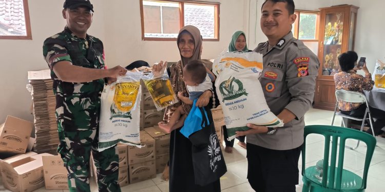 Beri Rasa Aman Masyarakat, Polsek Plered Lakukan Monitoring Penyaluran Beras Dari Bulog