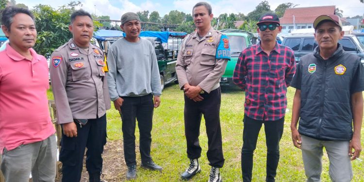 Bhabinkamtibmas Polsek Kiarapedes Polres Purwakarta memberikan himbauan kamtibmas