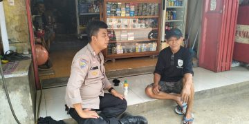 BHABINKAMTIBMAS DESA CIJATI BRIPKA CUCU KURNIAWAN MELAKSANAKAN SAMBANG KEPADA WARGA MASYARAKAT