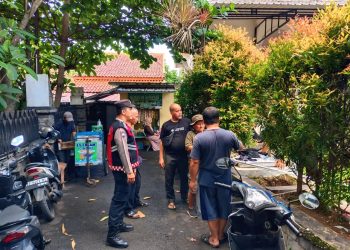 Patroli Sambang Warga Purwakarta Kota, Polsek Tingkatkan Kamtibmas dalam rangka sukseskan Operasi Lilin Lodaya 2025