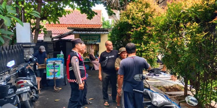 Patroli Sambang Warga Purwakarta Kota, Polsek Tingkatkan Kamtibmas dalam rangka sukseskan Operasi Lilin Lodaya 2025