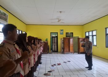 Kanit Binmas Polsek Cibatu Berikan Pembinaan Saka Bhayangkara pada Kegiatan Persari dan Pelantikan Pramuka