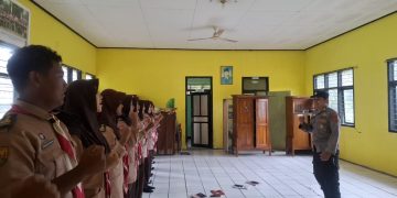 Kanit Binmas Polsek Cibatu Berikan Pembinaan Saka Bhayangkara pada Kegiatan Persari dan Pelantikan Pramuka