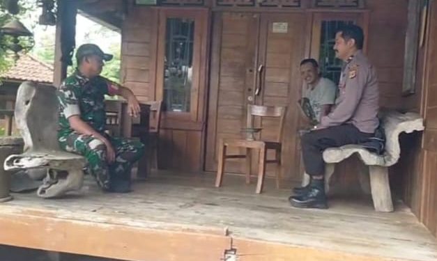 Sinergitas TNI–Polri Bhabinkantibmas Polsek Kiarapedes