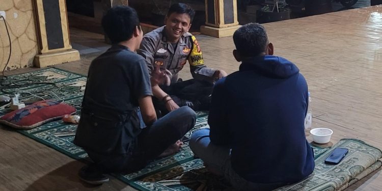 Bhabinkamtibmas Polsek Bungursari Polres Purwakarta Laksanakan Ronda Malam, Jaga Keamanan Lingkungan