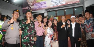 Kunjungan ke Gereja Bersama Forkopimda, Kapolres Purwakarta Ciptakan Malam Natal Penuh Kedamaian dan Rasa Aman
