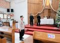Jelang Perayaan Natal, Kapolsek Purwakarta Kota Dampingi Tim Jihandak Sterilisasi Gereja