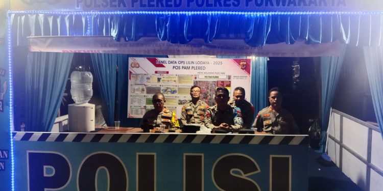 Pastikan Kesiapsiagaan Personel, Kapolsek Plered Cek Pos PAM Operasi Lilin Lodaya 2025