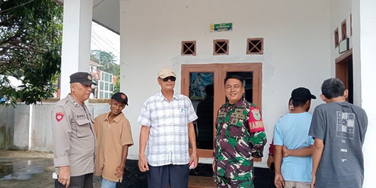 Bhabinkamtibmas Dan Babinsa Laksanakan Sambang Ke Kepala Desa Selaawi,Wujudkan Sinergitas TNI-Polri Dan Pemerintah Desa