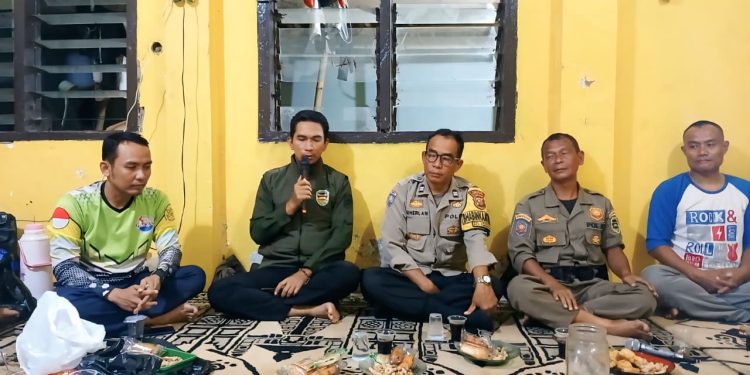 Bhabinkamtibmas Polsek Purwakarta Kota Hadiri Rapat Minggon, Jalin Komunikasi di Kelurahan Ciseureuh