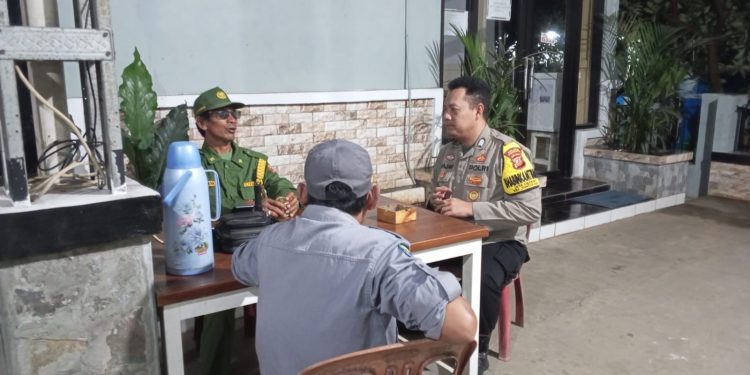 Binswakarsa, Bhabinkamtibmas Polsek Bungursari Polres Purwakarta Beri Himbauan Kamtibmas kepada Linmas