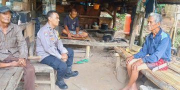 Bhabinkamtibmas Polsek Cibatu Ajak Warga Desa Cibatu Manfaatkan Pekarangan untuk Ketahanan Pangan