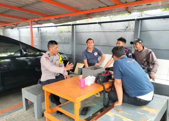 Bhabinkamtibmas Polsek Wanayasa Sambangi Warga, Sampaikan Pesan Kamtibmas