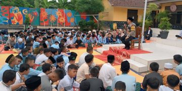 Bhabinkamtibmas Kelurahan Sindangkasih Berikan Tausiyah Isra Mi’raj di SMPN 6 Purwakarta