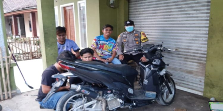 Bhabinkamtibmas Desa Mekarsari Sambangi Warga, Perkuat Sinergi Kamtibmas