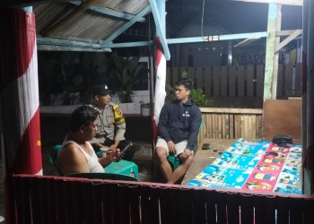 Bhabinkamtibmas Polsek Bungursari Polres Purwakarta Laksanakan Ronda Malam Bersama Warga, Jaga Kamtibmas