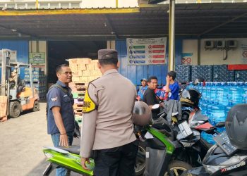 Bhabinkamtibmas Polsek Bungursari Polres Purwakarta Sambang Karyawan Pabrik, Sampaikan Himbauan Kamtibmas