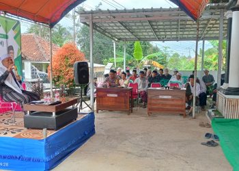 Anggota Polsek Bojong Amankan Giat Ngaji Syahriahan dan Peringatan Isra Mi’raj di Desa Cipeundeuy