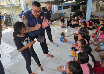 Pulihkan Trauma Psikologis Pasca Bencana, Tim Trauma Healing Polda Jabar Bantu Anak-anak Korban Longsor dan Banjir Bandang di Kabupaten Bandung Barat