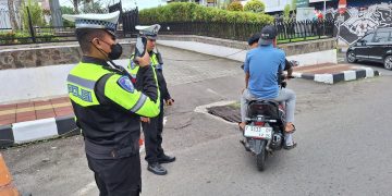 Satlantas Polres Purwakarta Uji Coba E-TLE Mobile Handheld, 35 Pelanggar Terekam Sistem Digital