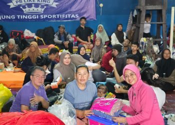 Ketua Bhayangkari Daerah Jawa Barat Salurkan Bantuan untuk Korban Longsor dan Banjir Bandang di Desa Pasirlangu KBB
