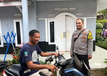 Polsek Plered Sosialisasikan Bahaya Narkoba, Saat Patroli Malam