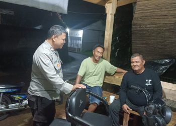 Bhabinkamtibmas Polsek Bungursari Laksanakan Sambang Malam, Jalin Kedekatan dengan Warga