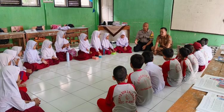 Polsek Plered Terus Edukasi Pelajar Soal Bahaya Narkoba Dan Kenakalan Remaja