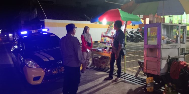 Selama Ramadan, Polsek Pasawahan Intensifkan Patroli Blue Light untuk Amankan Pedagang Kaki Lima