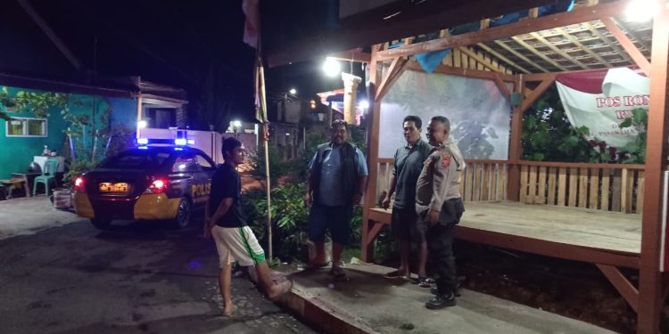 Patroli Blue Light Polsek Pasawahan Antisipasi Gangguan Kamtibmas di Kampung Adung Kertajaya
