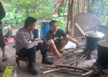 Sambang Warga Bhabinkantibmas Desa Pusakamulya Polsek Kiarapedes