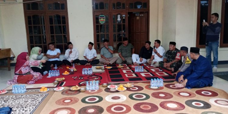 Polsek Bungursari Polres Purwakarta Hadiri Safari Ramadhan di Desa Cinangka, Pererat Silaturahmi dan Jaga Kamtibmas