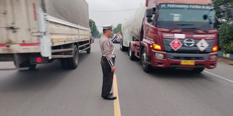 Polsek Bungursari Polres Purwakarta Laksanakan Gatur Lalin Protap Sore, Ciptakan Arus Lalu Lintas Lancar