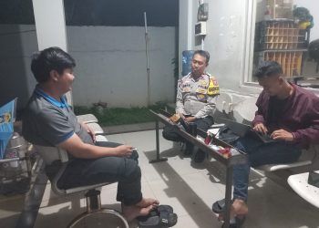 Bhabinkamtibmas Polsek Bungursari Polres Purwakarta Tingkatkan Kamtibmas melalui Sambang Malam