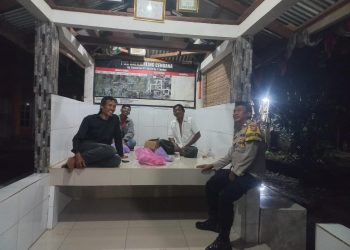Bhabinkamtibmas Polsek Bungursari Polres Purwakarta Perkuat Kamtibmas melalui Ronda Malam 
