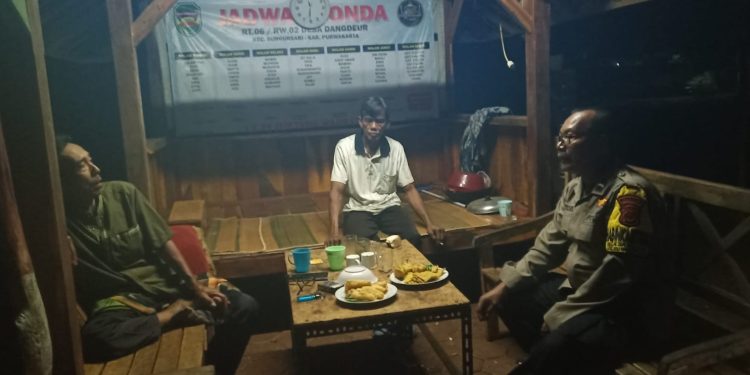 Polsek Bungursari Polres Purwakarta Tingkatkan Kewaspadaan, Bhabinkamtibmas Ronda Malam di Bulan Puasa